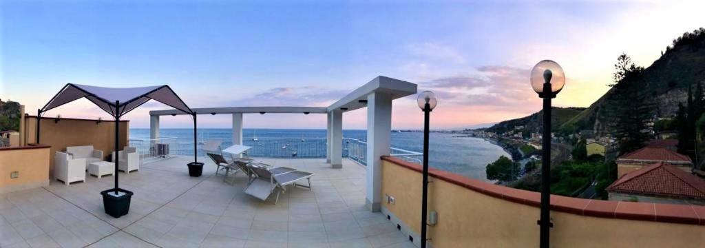Апартаменты Baia Di Atlantide Таормина Экстерьер фото